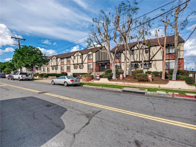 1419 W 179th 9, Gardena.