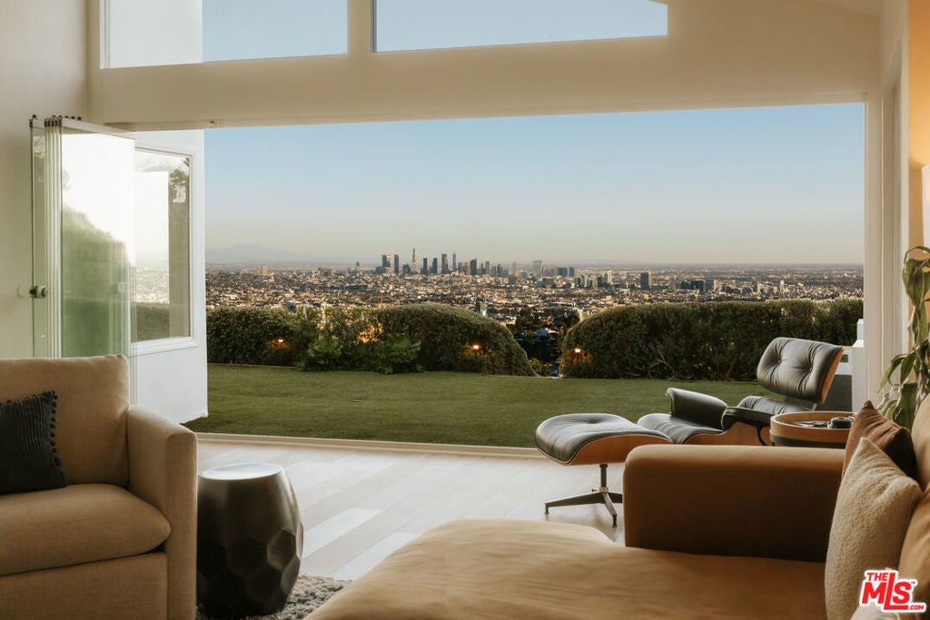 Photo of Listing #26633297