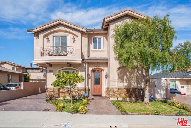 2005 Robinson Street B, Redondo Beach.