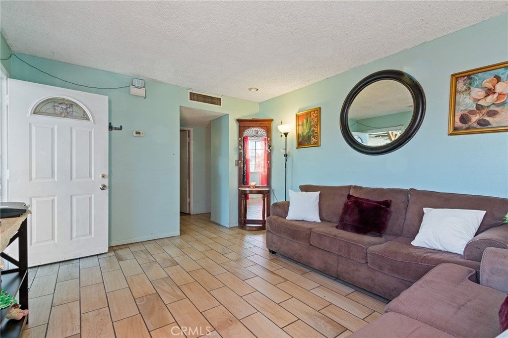 Photo of Listing #SR26011282