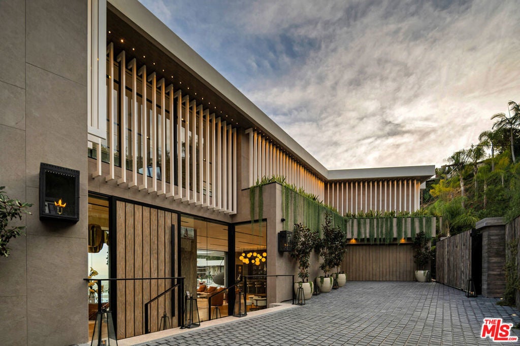 9330 Flicker Way, Los Angeles