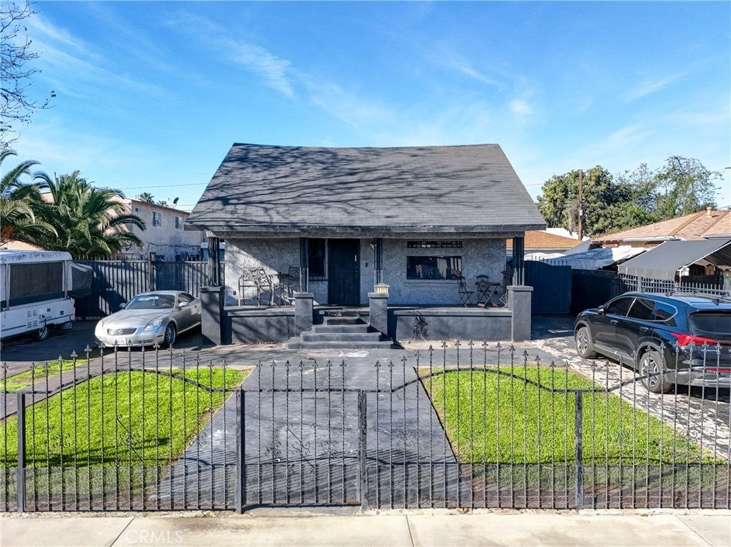 11113 Berendo Avenue, Los Angeles