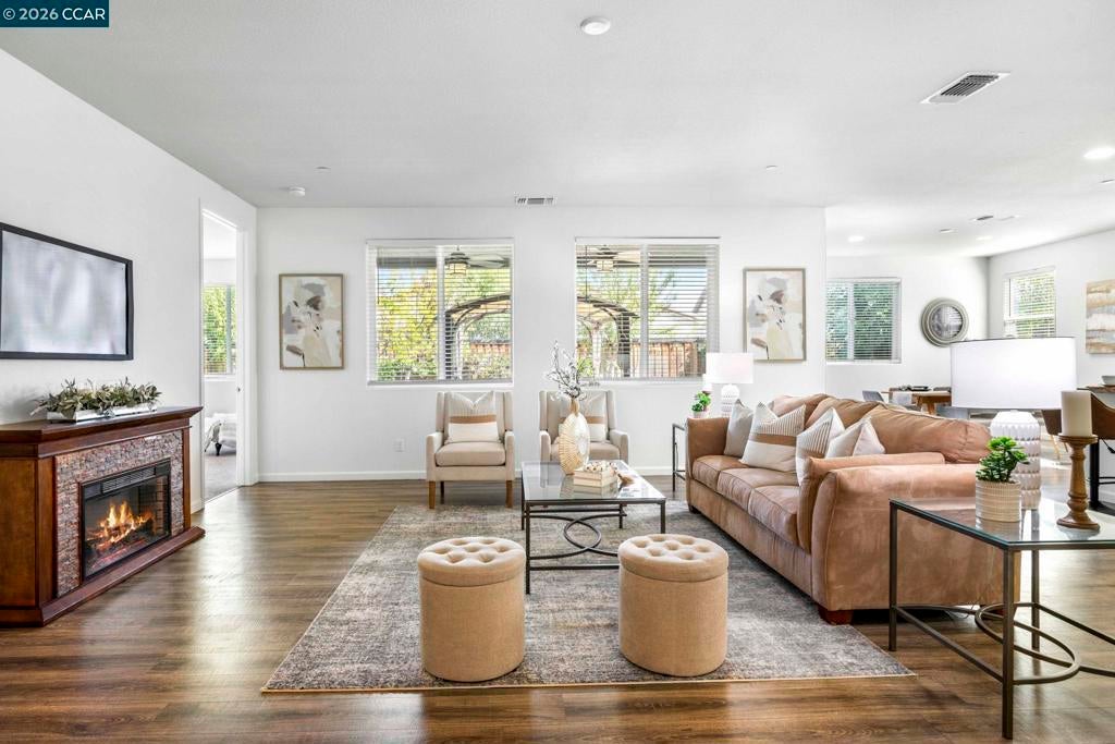 Photo of Listing #41121299