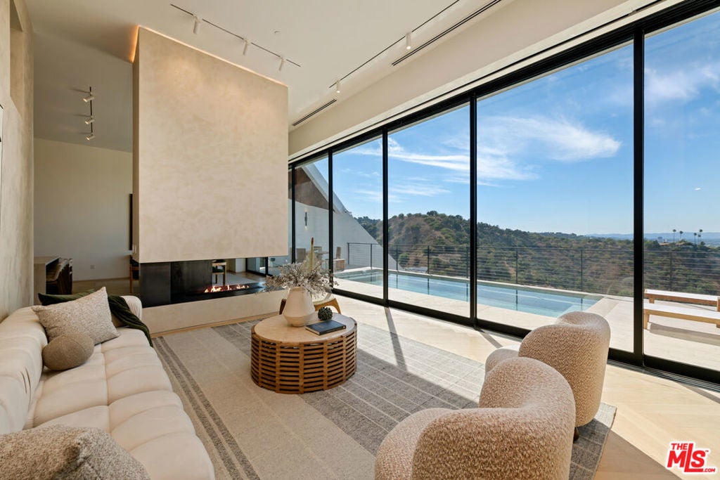 Photo of Listing #26639925