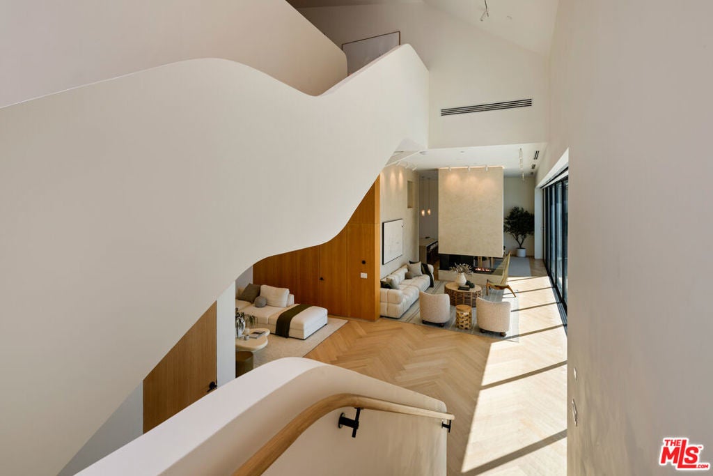 Photo of Listing #26639925