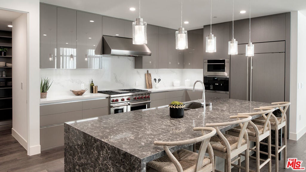 Photo of Listing #25630981