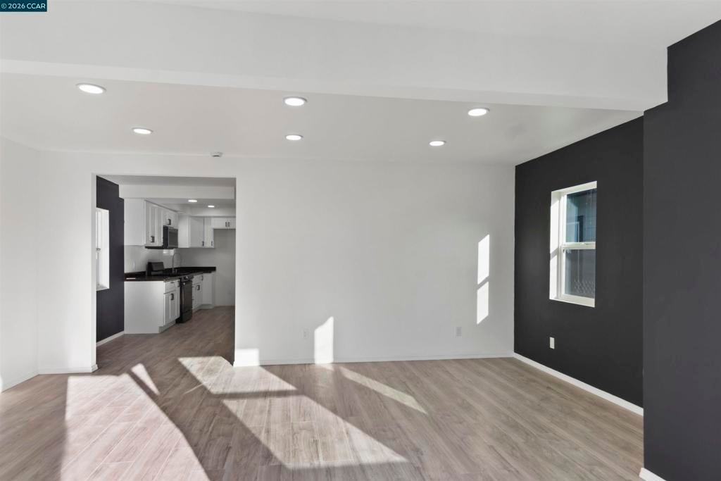 Photo of Listing #41121376