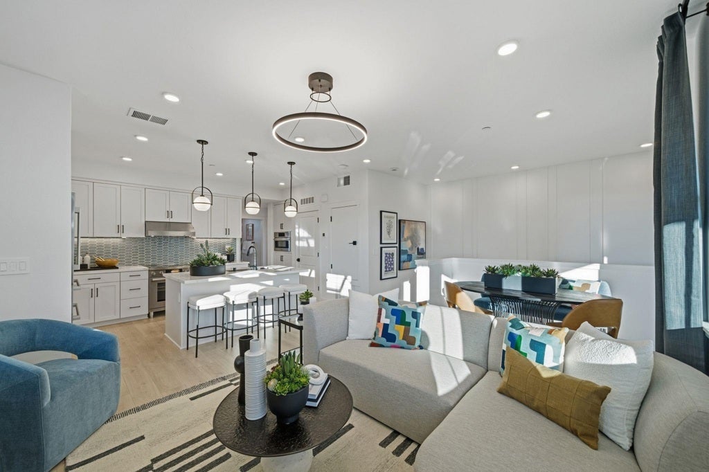 Photo of Listing #41121393