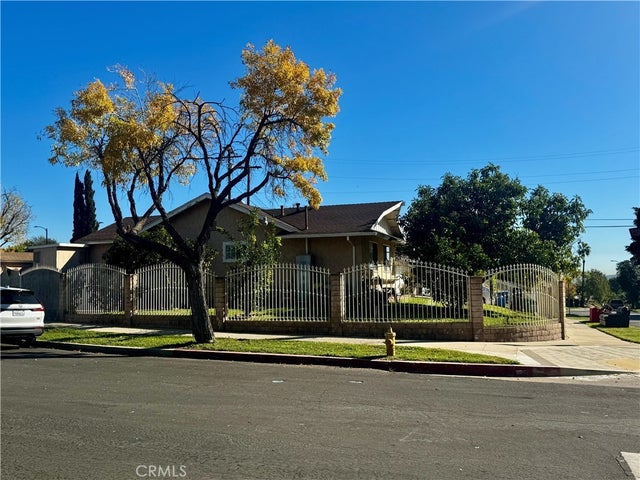 12222 Youngdale, Sylmar