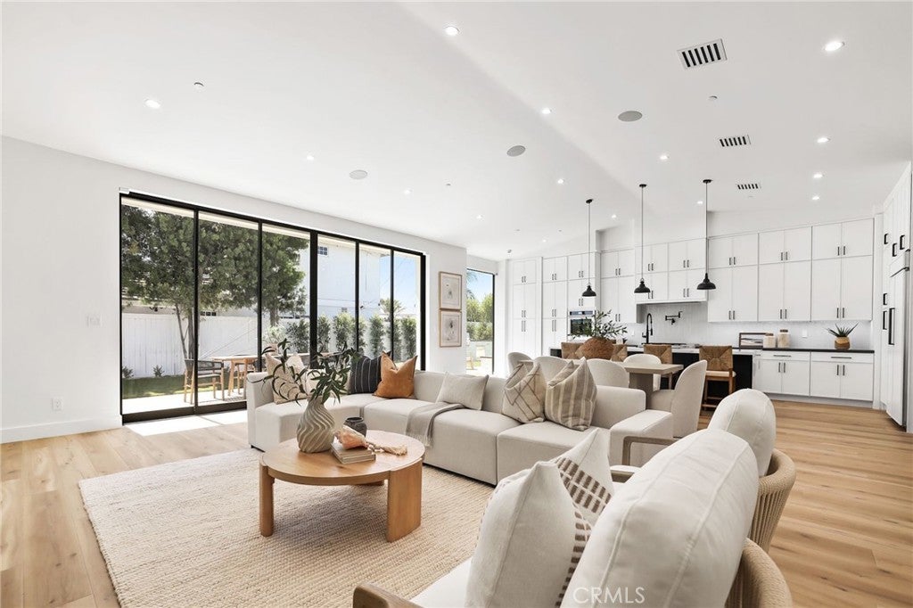 Photo of Listing #OC26013198