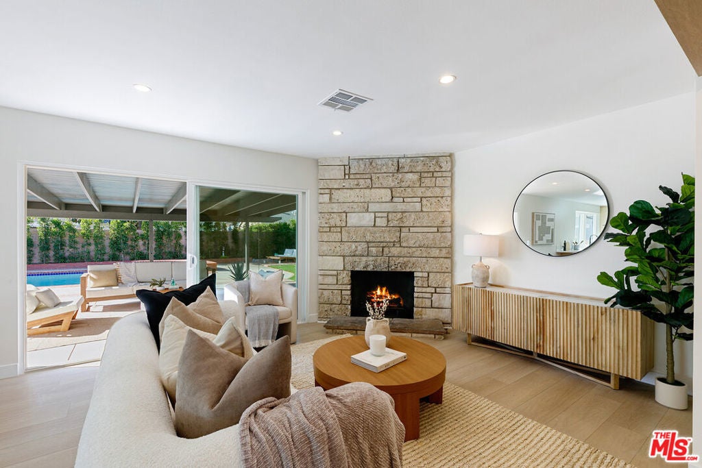 Photo of Listing #26640797