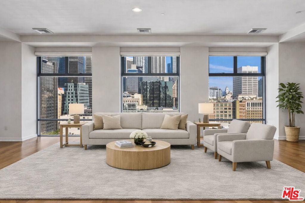 Photo of Listing #26638175