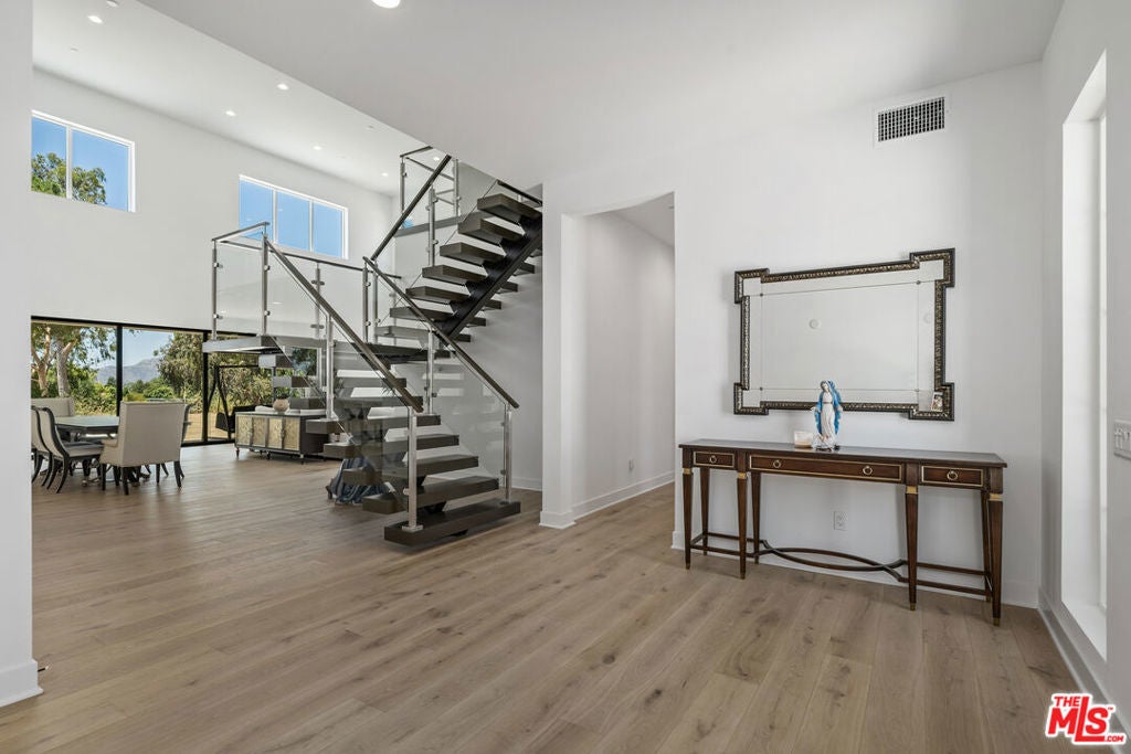 Photo of Listing #26639541