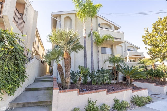 107 S Helberta Avenue 4, Redondo Beach.