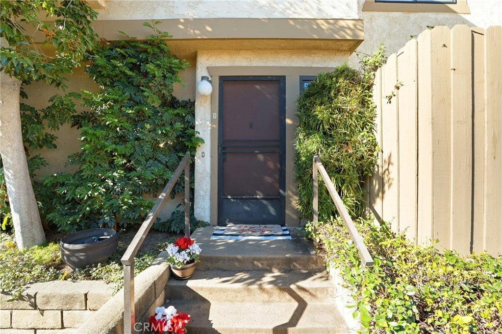 137 Sierra Madre D, Sierra Madre