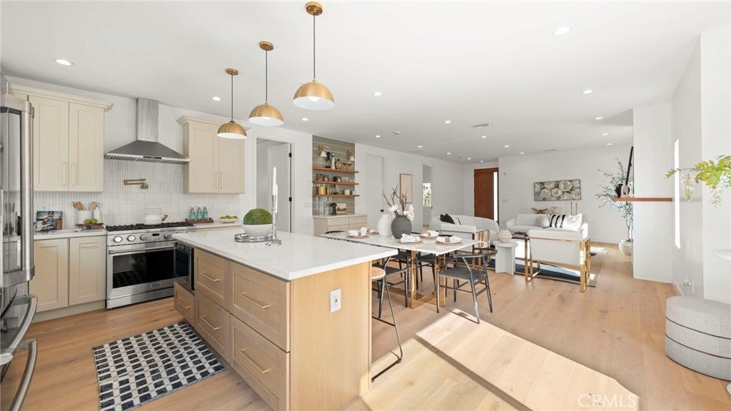 Photo of Listing #DW26015400