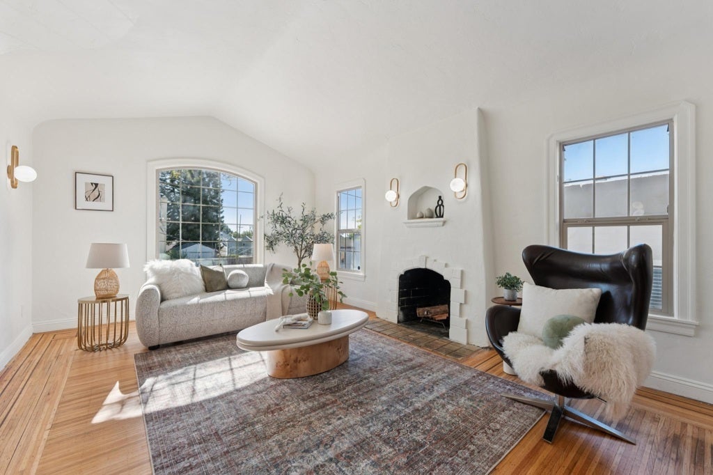 Photo of Listing #41121627