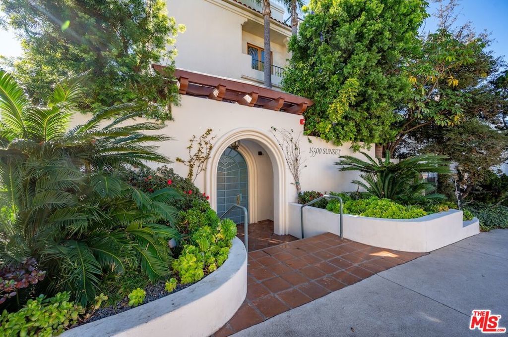 15500 Sunset Boulevard 105, Pacific Palisades