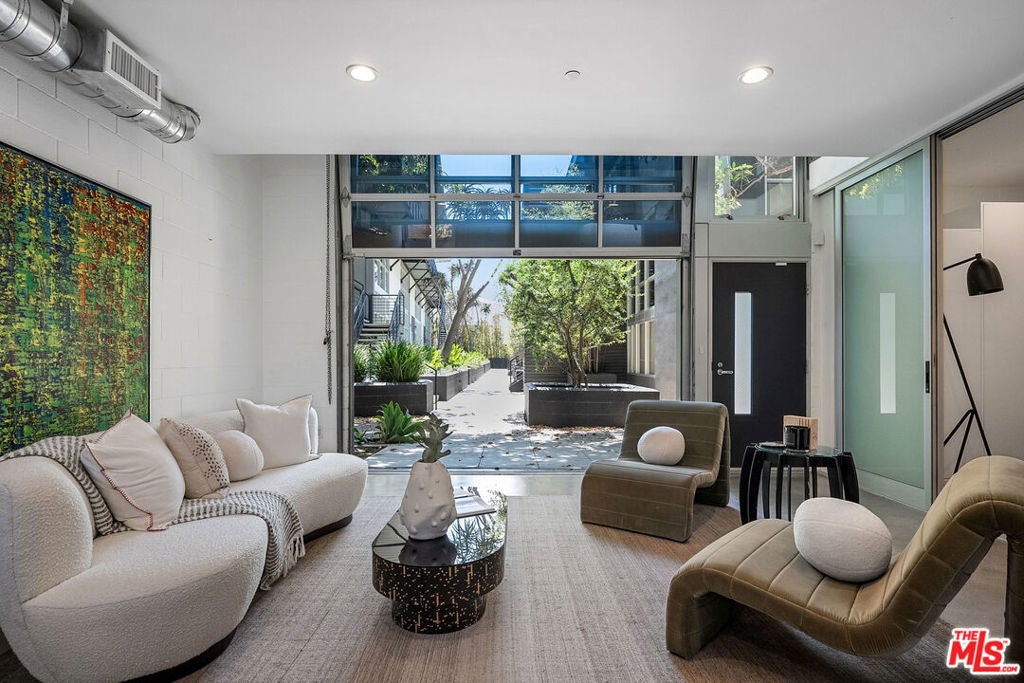 1037 Laurel Avenue 19, West Hollywood
