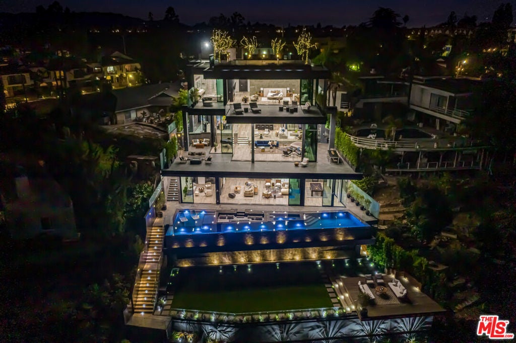 Photo of Listing #26640953