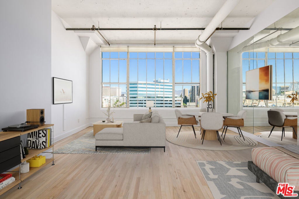 Photo of Listing #26636949