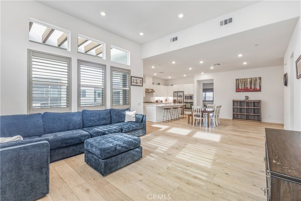 Photo of Listing #SR26008379