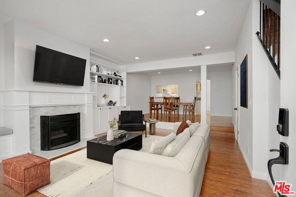 Photo of Listing #26642241