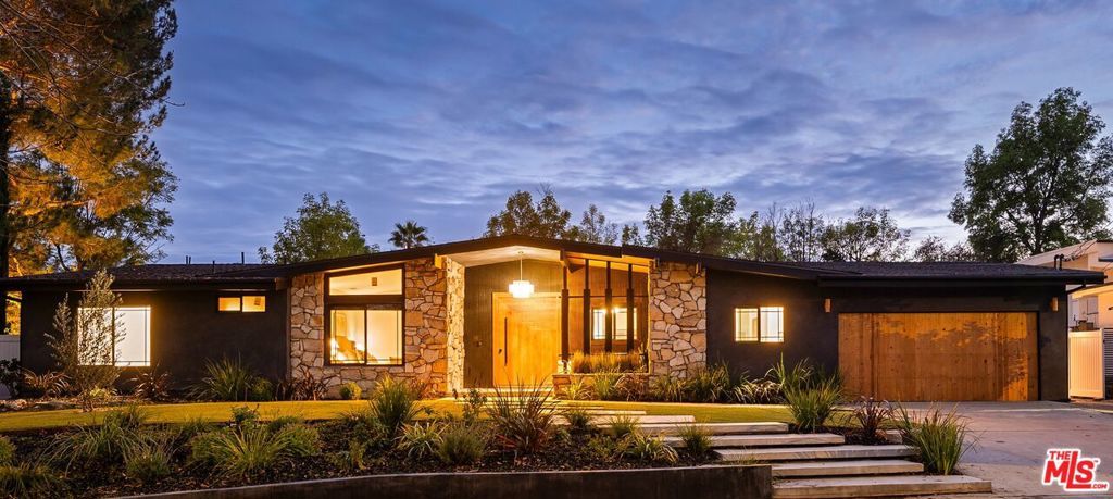 Photo of Listing #26641693