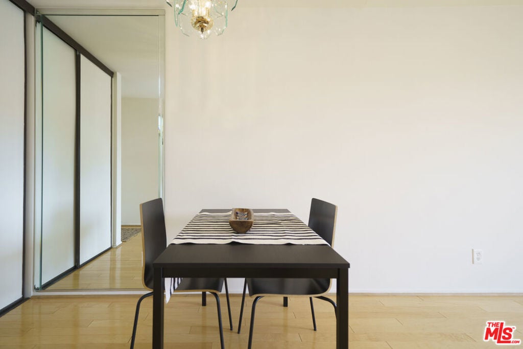 Photo of Listing #25631963