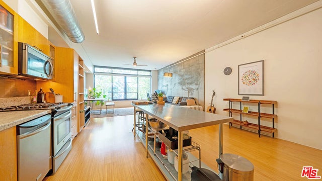 1111 S Grand Avenue # 605, Los Angeles