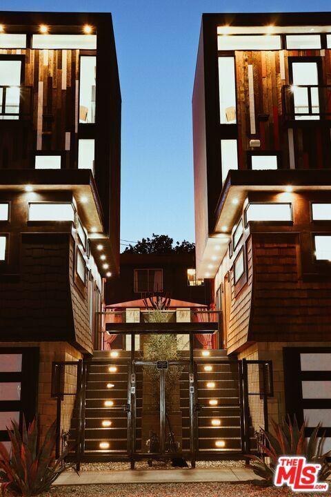 715 N El Centro Avenue, Los Angeles