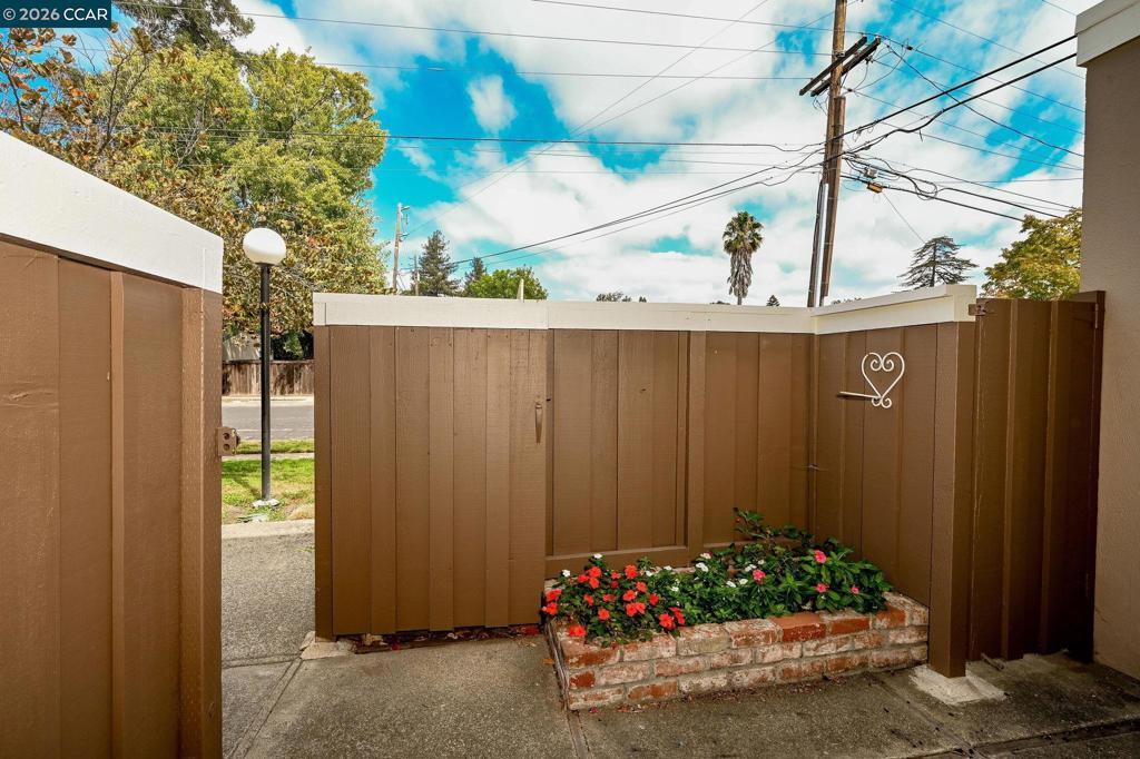 Photo of Listing #41121975