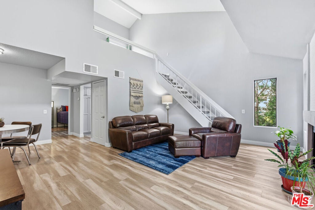 Photo of Listing #26643347