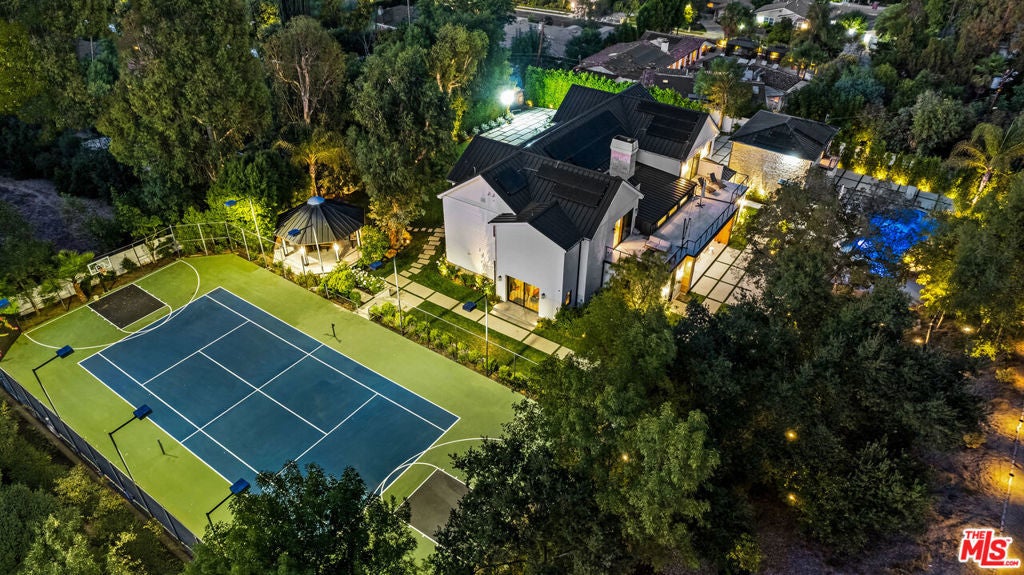 Photo of Listing #26644047