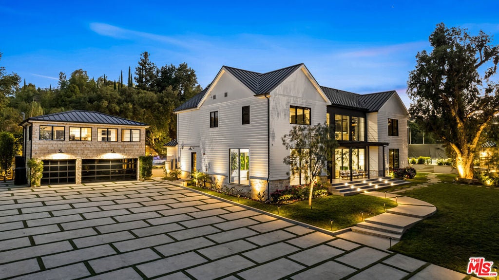 Photo of Listing #26644047