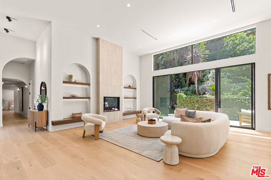 Photo of Listing #26641193