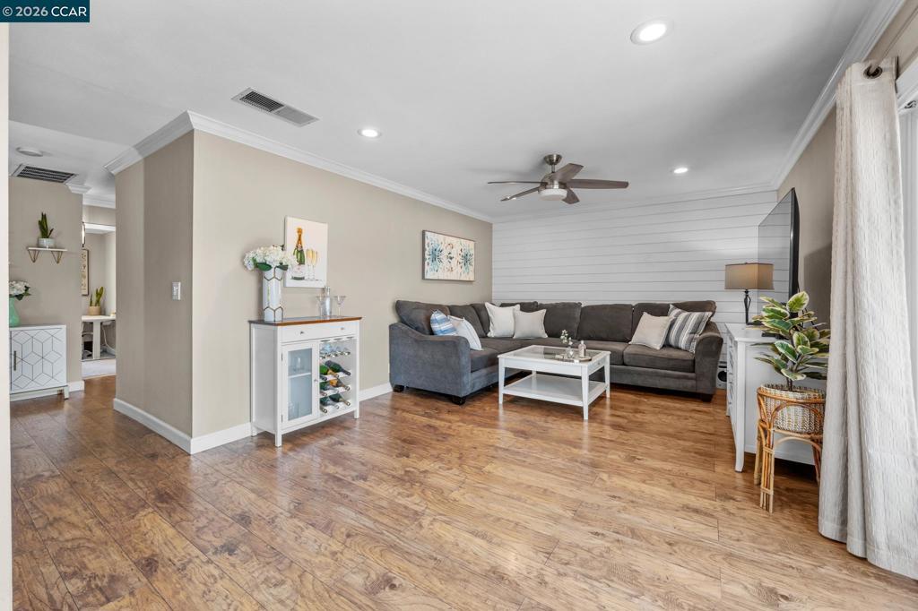 Photo of Listing #41122277