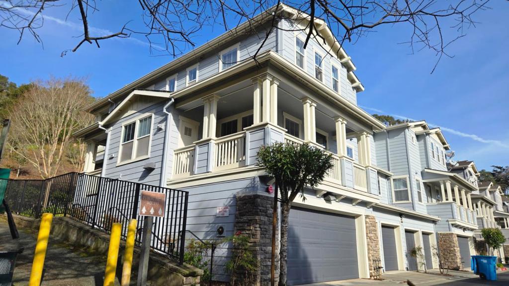 1100 Live Oak Way 1104, Belmont