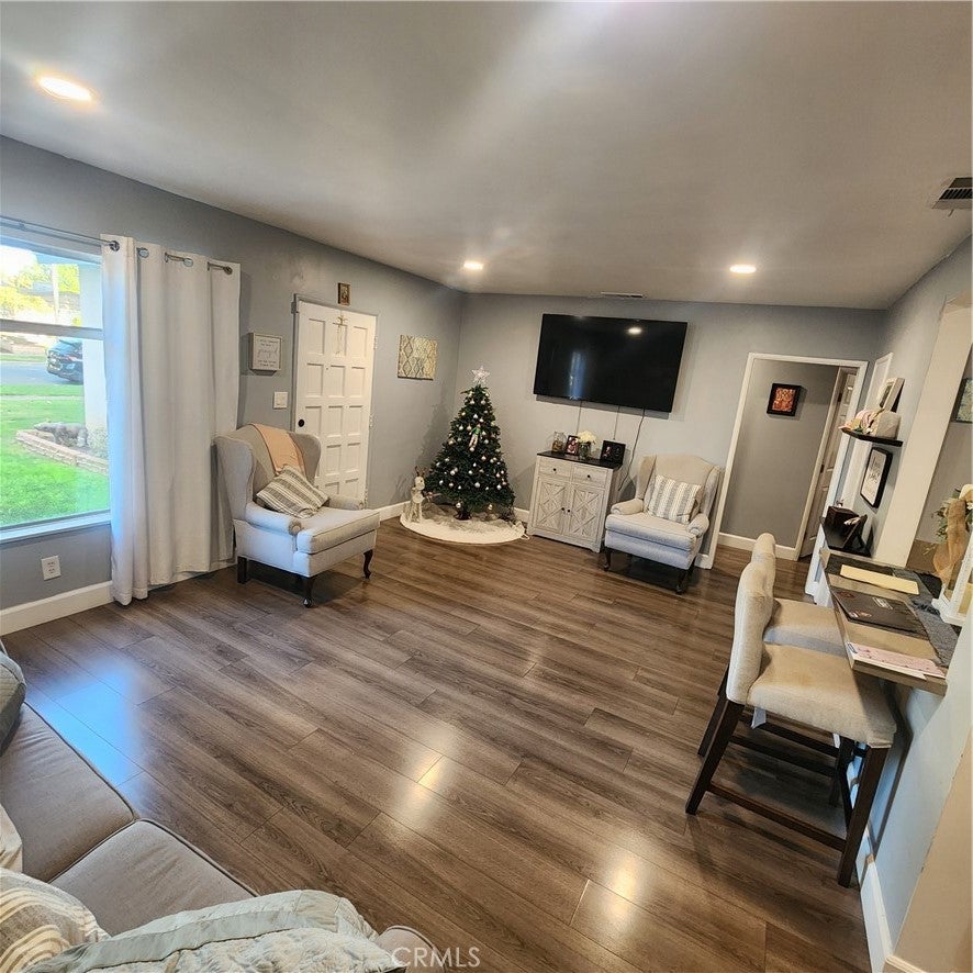 Photo of Listing #IV26020823