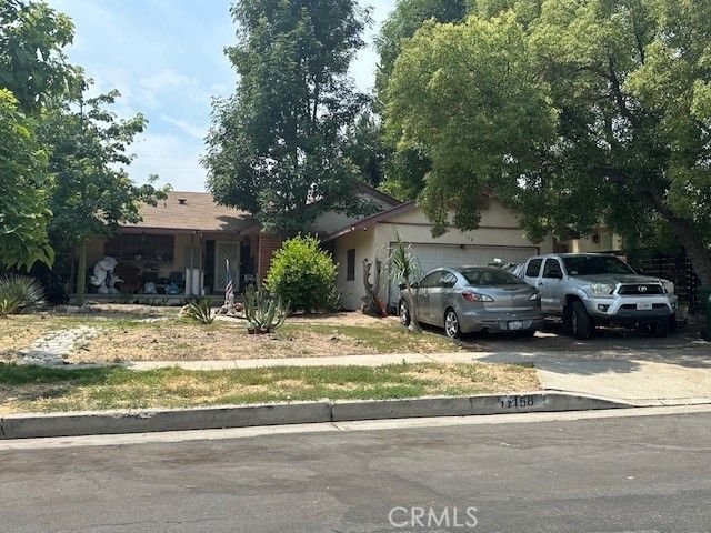 17158 Ludlow, Granada Hills