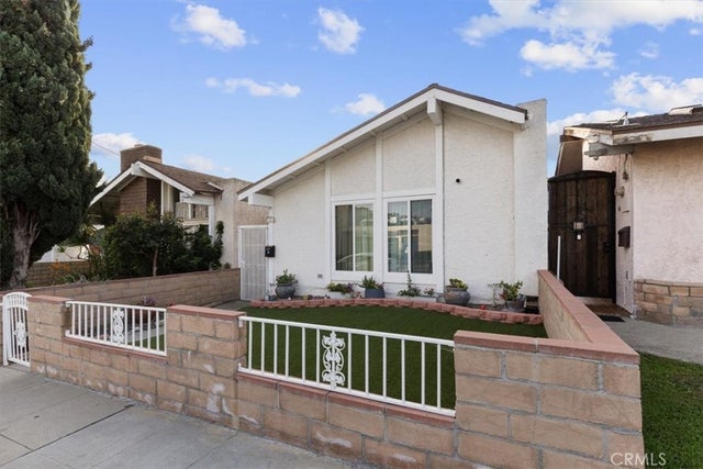 1353 Termino Avenue, Long Beach