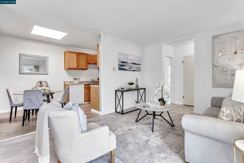 952 Mission Road, South San Francisco