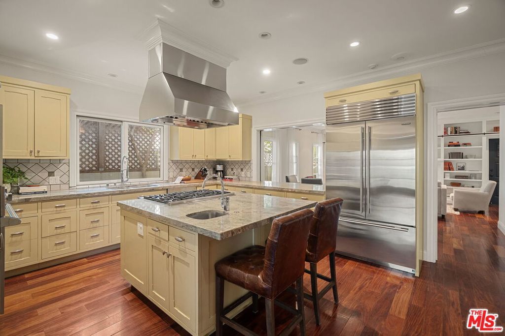 Photo of Listing #26645387