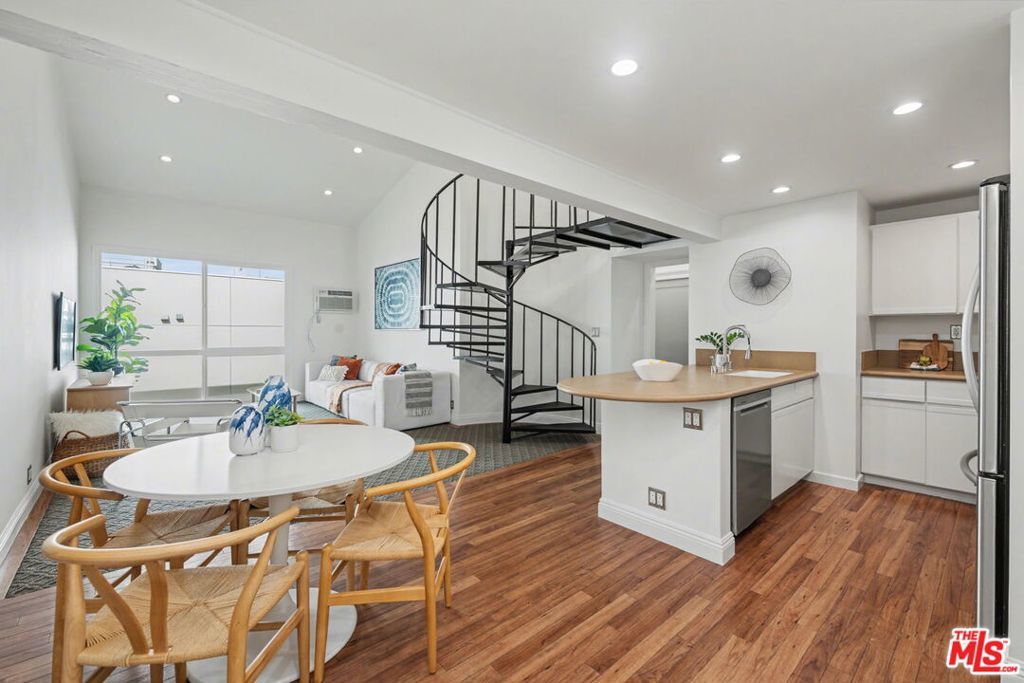 Photo of Listing #26644889