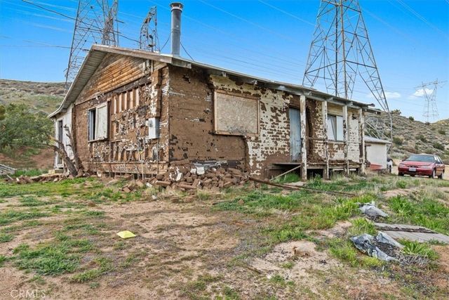 32301 Angeles Forest, Palmdale