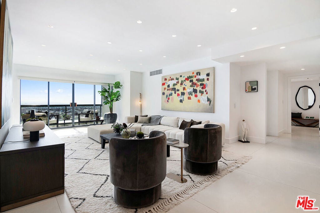 Photo of Listing #26645431