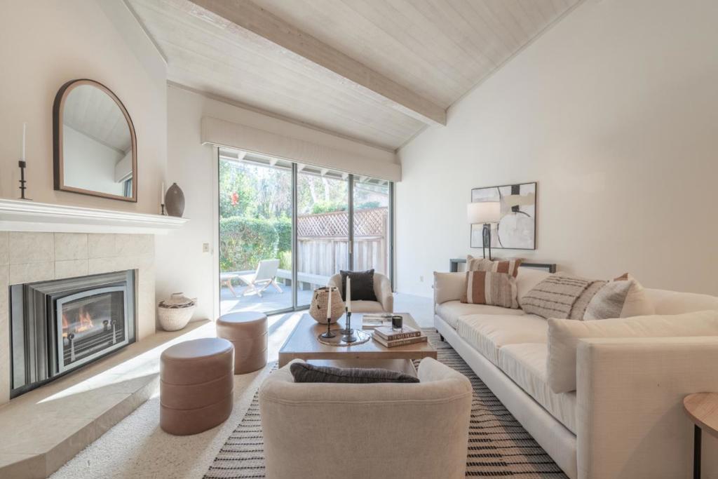 9542 Maple Court, Carmel