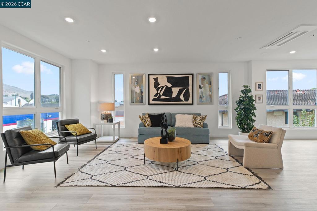 Photo of Listing #41122653