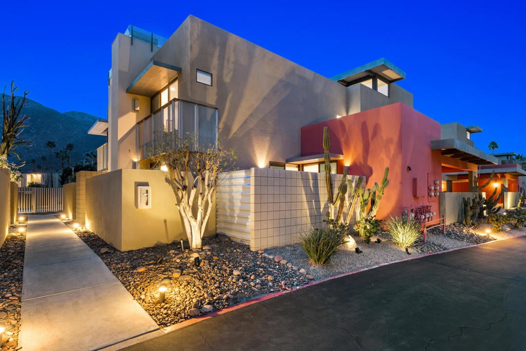 677 E Arenas Road, Palm Springs