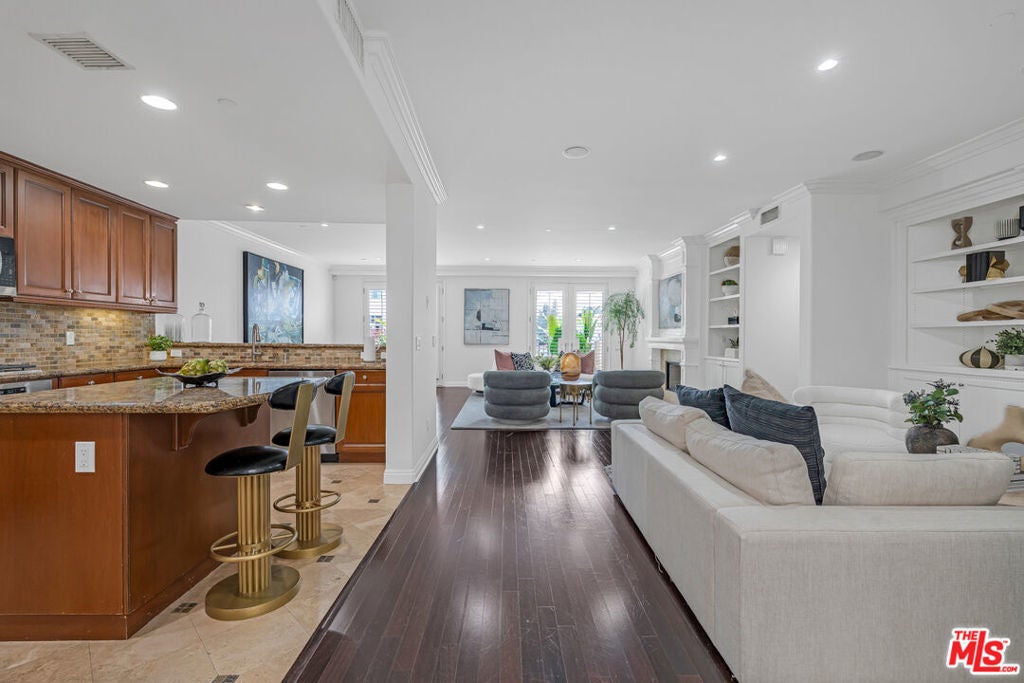 Photo of Listing #26645803